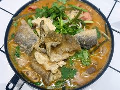 炸鱼皮-肥汁米蘭香港米线(长宁来福士店)