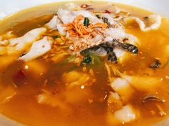 酸汤滑鱼片-卯火锅(人和协信店)