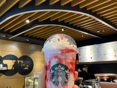 草莓轻乳酪星冰乐-星巴克(广州南站A18检票口楼上)