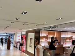 -文艺复兴百货(米兰大教堂广场店)