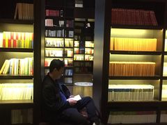 -钟书阁(松江泰晤士小镇店)