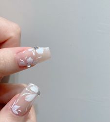 -花岐款式专研健康美甲沙龙