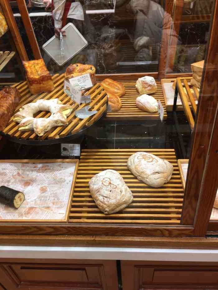 tasty精点味道-"坐在面包店里的静谧时光,颜值布局真的经典.