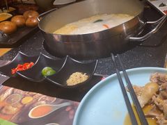 -洪氏嗨捞·广东猪肚鸡·椰子鸡火锅(西咸万象城店)