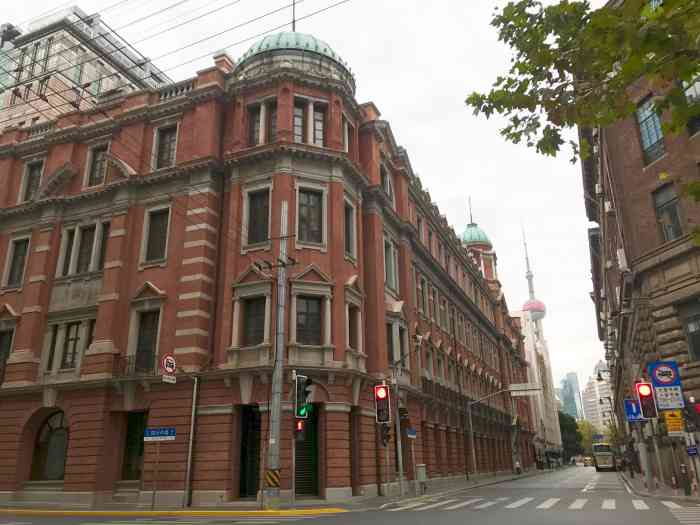 久事商务大厦-"过来办签证的,八点开门,准时到的时候却发.