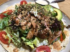 照烧鸡肉配牛油果拉法沙拉-HELLO 27 意面·沙拉·帕尼尼