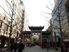 美食街-绳金塔