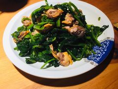 菠菜拌蚶子-倍儿美海鲜大排挡·非遗海鲜蒸饺(洋货店)