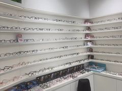 -美式眼镜·授权蔡司.依视路.尼康.豪雅.明月(南翔印象城店)