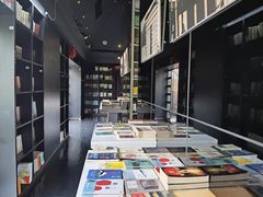 -钟书阁(松江泰晤士小镇店)