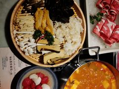 -尚尚仙·酸汤猪手·猪肚鸡火锅(华联万柳购物中心店)