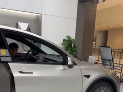 -TESLA 特斯拉(广州天环广场体验店)