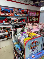 -来此探索玩具仓储店