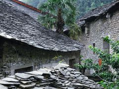 -高荡千年布依古寨旅游景区