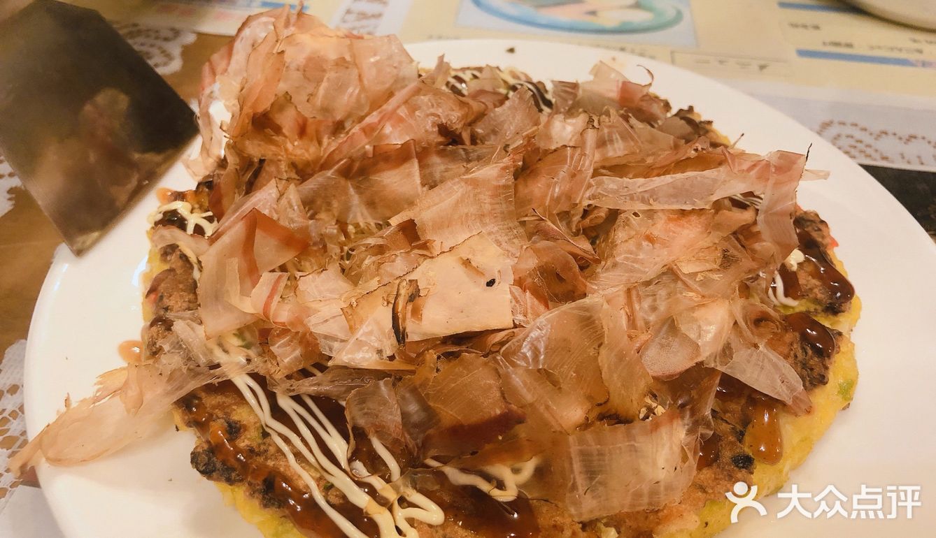 更多吃的是情怀吧。还有屋子里面油烟味道是真的大