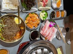 -围炉肉舍•炭烤活鳗•丹东海鲜烤肉(步行街店)