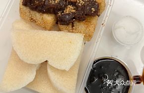 Sweet and Savory Rice Cake and Zongzi Combo