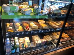 面包甜点陈列柜-星巴克(深圳新沙天虹店)