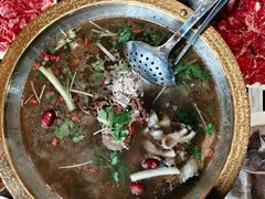 -周老三跷脚牛肉·全牛火锅(非遗传承店)