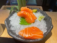 厚切三文鱼刺身（中份）-沼津港日本料理·寿喜烧·烧鸟(新世界大丸百货店)