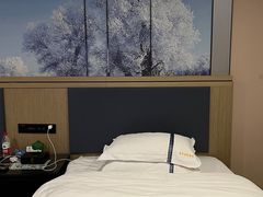 -库车国际酒店(火车站东湖公园店)