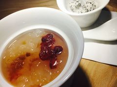 蔓越莓桃胶炖银耳-炖物24章·顺时轻养茶(杭州大厦店)