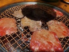 玫瑰牛舌-唯成•韩国炭火烤肉 유성고기