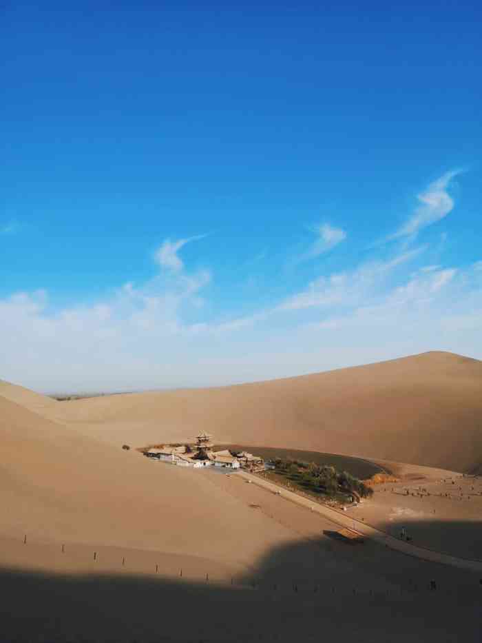 敦煌鸣沙山国际沙漠露营基地