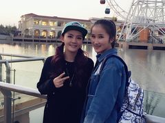 第二次去奥特莱斯时偶遇陈梓童 鸡冻-百联奥特莱斯广场(南京店)