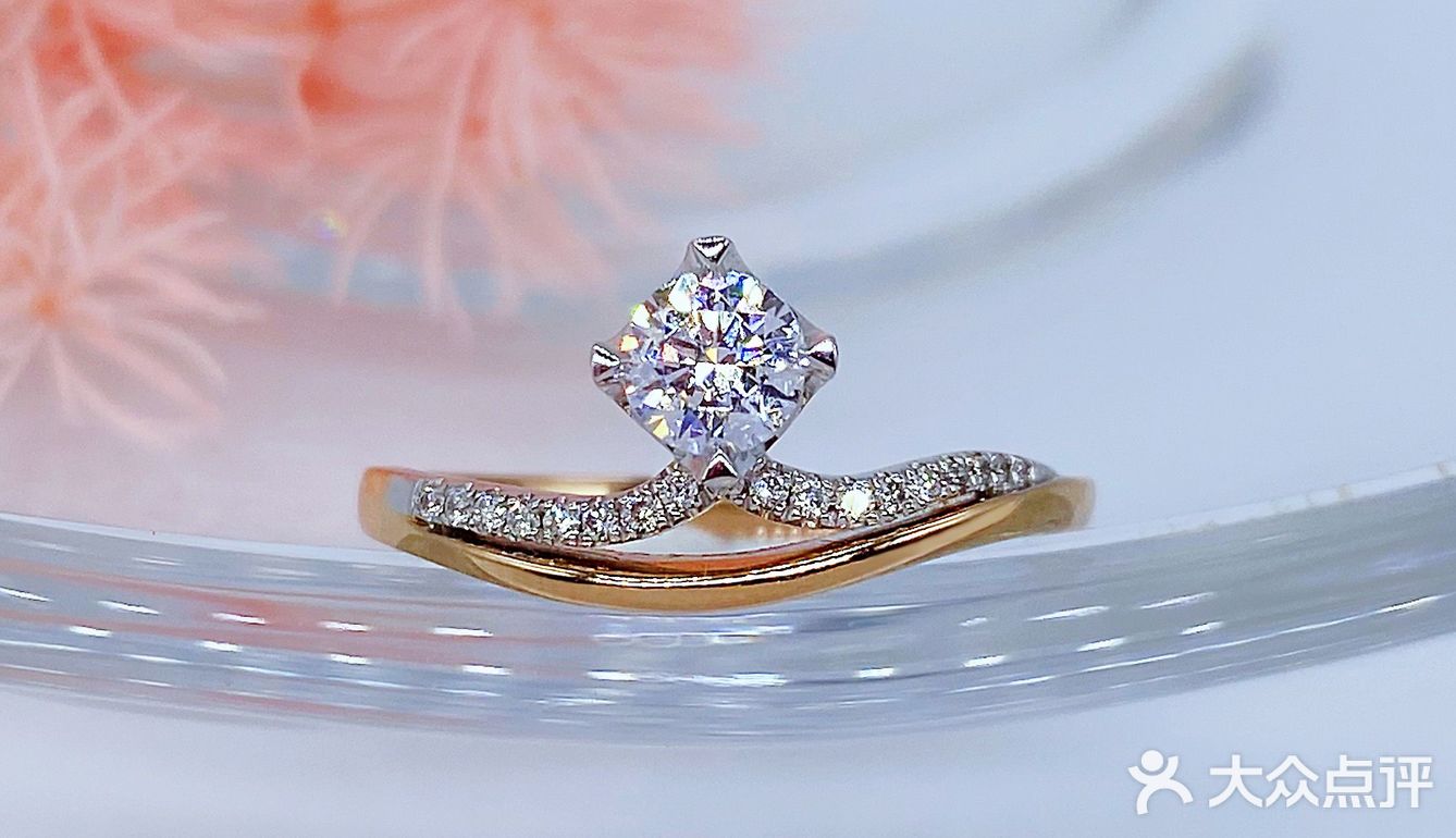 原来只是看中了女戒，特地跟男友到爱登珠宝看了样板