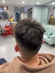 -15C7 男士理发馆 烫染专业店