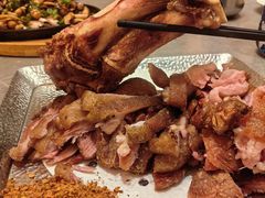 香酥蹄-八张桌子(老店)