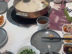 -洪氏嗨捞·广东猪肚鸡·椰子鸡火锅(西咸万象城店)