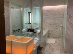 -上海滴水湖皇冠假日酒店