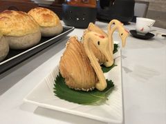 鲍鱼天鹅酥-白天鹅宾馆-宏图府餐厅