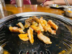 厚切猪肉-·缸桶屋·韩式牛肋条自助烤肉(西湖D11店)