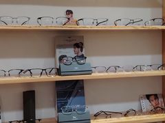 -豪门视光·星趣控·蔡司依视路眼镜代理商(中央大街店)