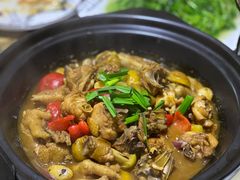 栗子土鸡-小小河边鱼·黄辣丁鲜鱼锅(黎阳店)
