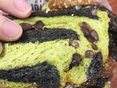 墨鱼汁抹茶红豆面包-PAPER STONE BAKERY(天环店)