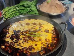 -鹿鸣山草本茶香火锅(园西路店)