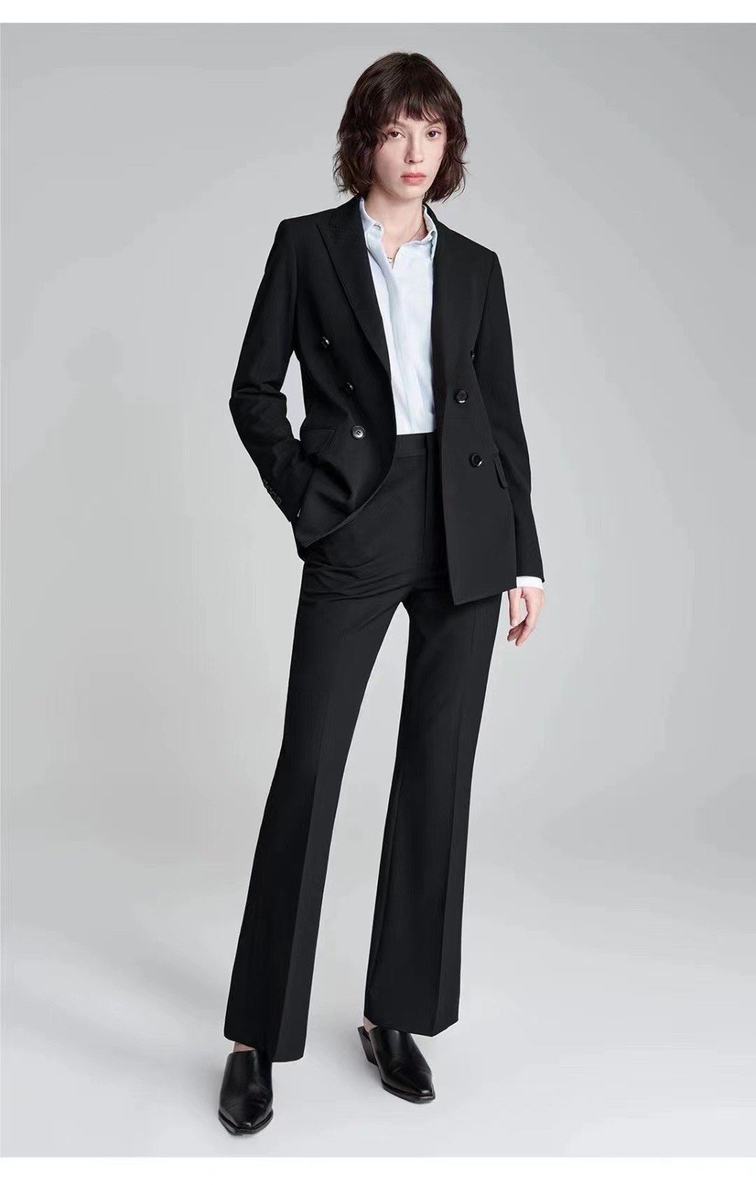 双排扣女西装定制版