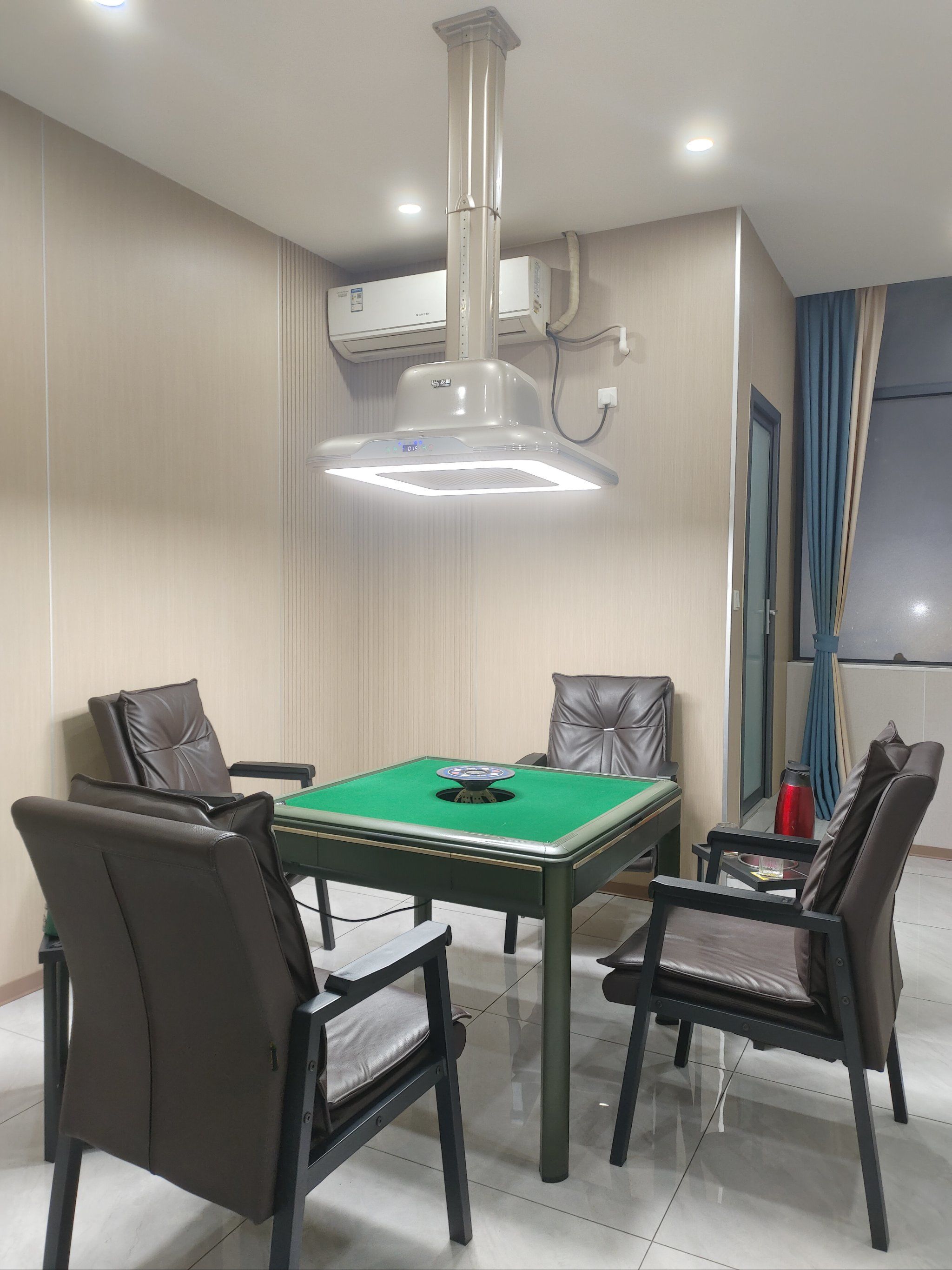 悠闲室内麻将局