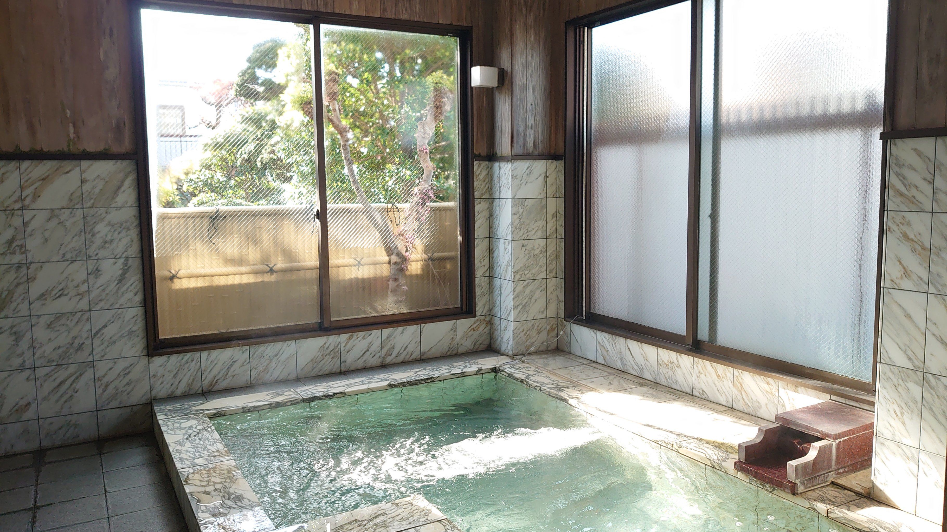 日本山梨县名湯 650年塩山温泉