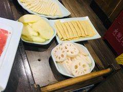 -红九格老火锅(三峡广场店)
