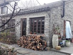 -田园东方蜜桃村的田野营地