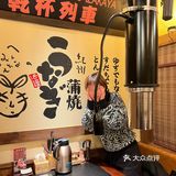 拉开这扇一人宽的门,我惊了👀 氛围感满分的楼梯