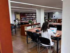 -上海市静安区图书馆(新闸路馆)