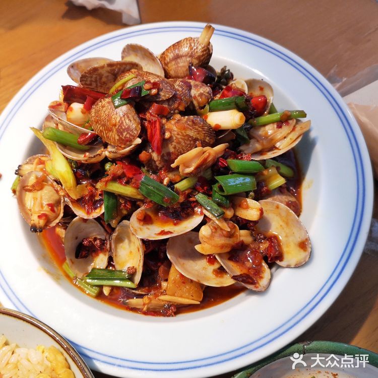 嘞就是贵阳 边吃包整边看甲秀楼