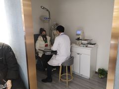 -宏宇眼镜蔡司依视路折扣店(兆佳眼镜城店)