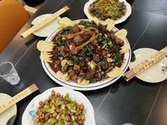 -郑小二山东特色炒鸡店(红小巷店)